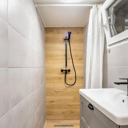 Cityscape Budget Doubledecker A Apartment Budapest