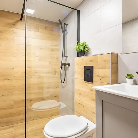 Cityscape Budget Doubledecker A Apartment Budapest